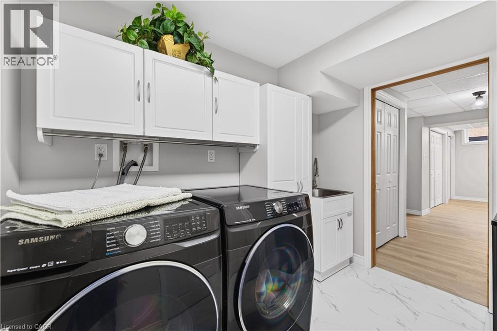 108 Old Forest Crescent, Kitchener, ON - Indoor Photo Showing Laundry Room