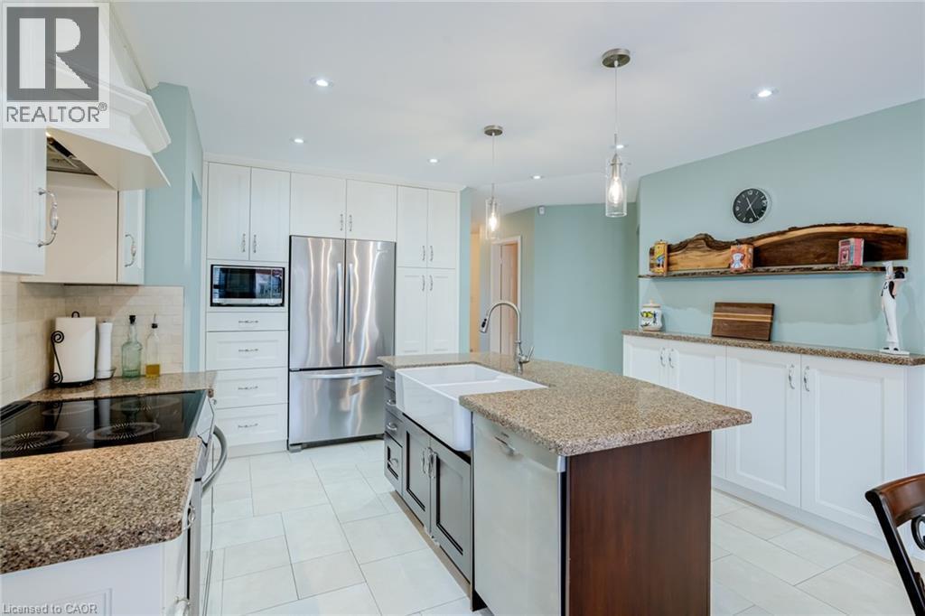 82 Vansickle Road, St. Catharines, ON - Indoor Photo Showing Kitchen With Upgraded Kitchen