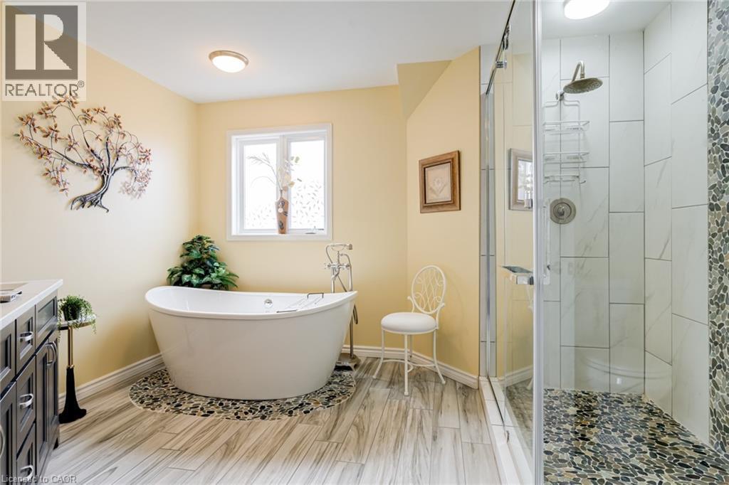 82 Vansickle Road, St. Catharines, ON - Indoor Photo Showing Bathroom
