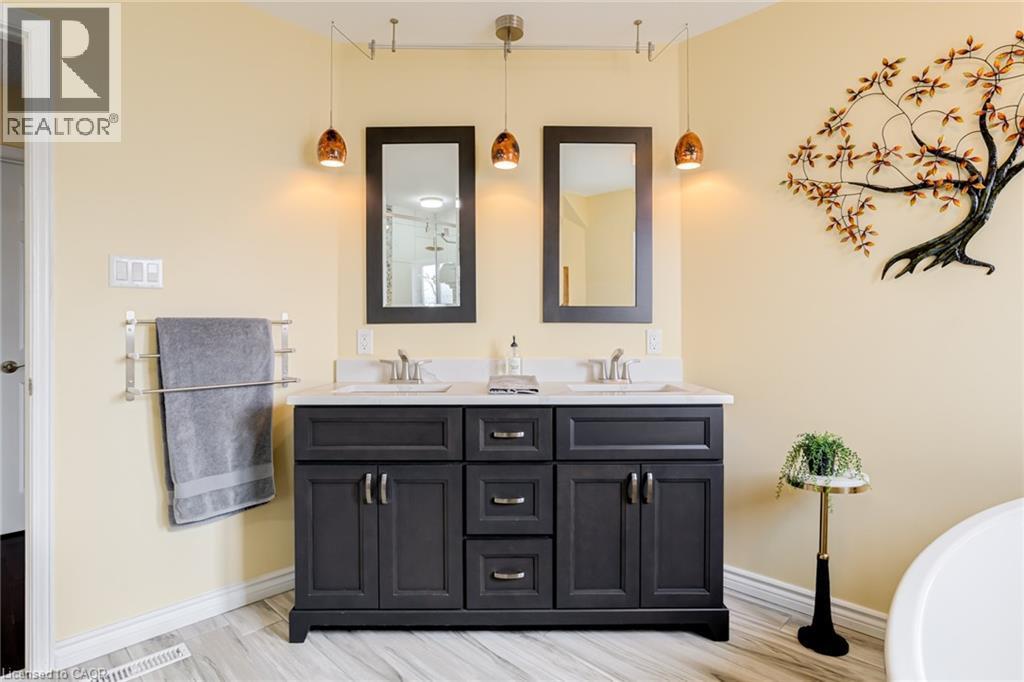 82 Vansickle Road, St. Catharines, ON - Indoor Photo Showing Bathroom