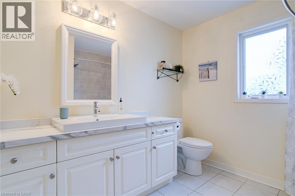 82 Vansickle Road, St. Catharines, ON - Indoor Photo Showing Bathroom