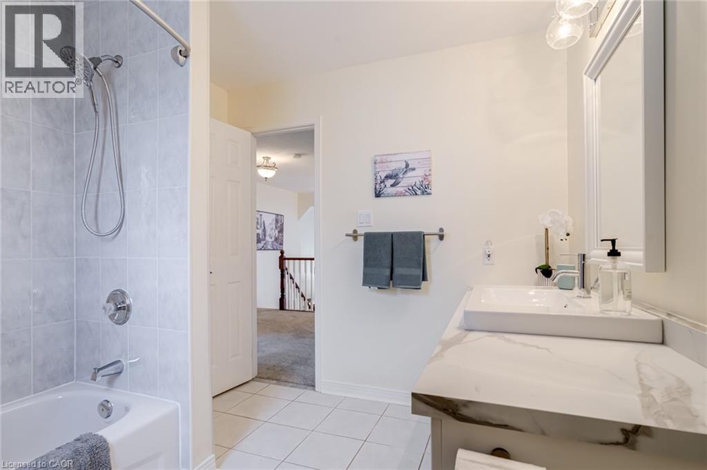82 Vansickle Road, St. Catharines, ON - Indoor Photo Showing Bathroom