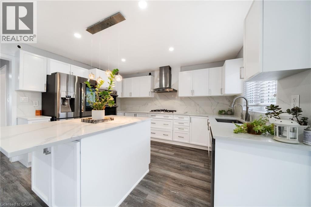 151 Baldwin Drive, Cambridge, ON - Indoor Photo Showing Kitchen With Upgraded Kitchen