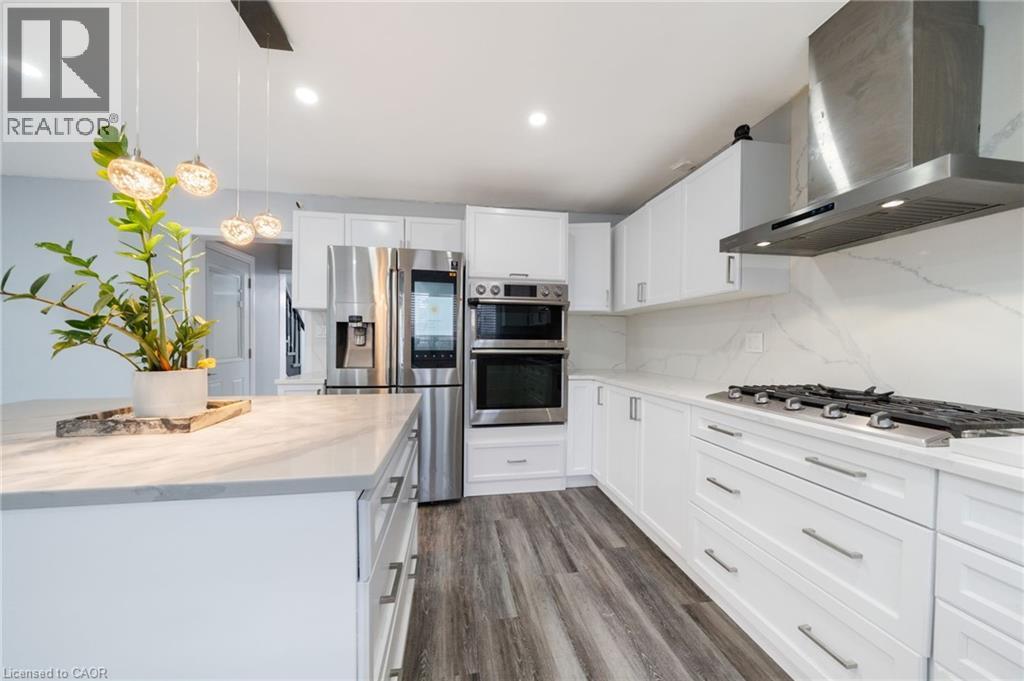 151 Baldwin Drive, Cambridge, ON - Indoor Photo Showing Kitchen With Upgraded Kitchen