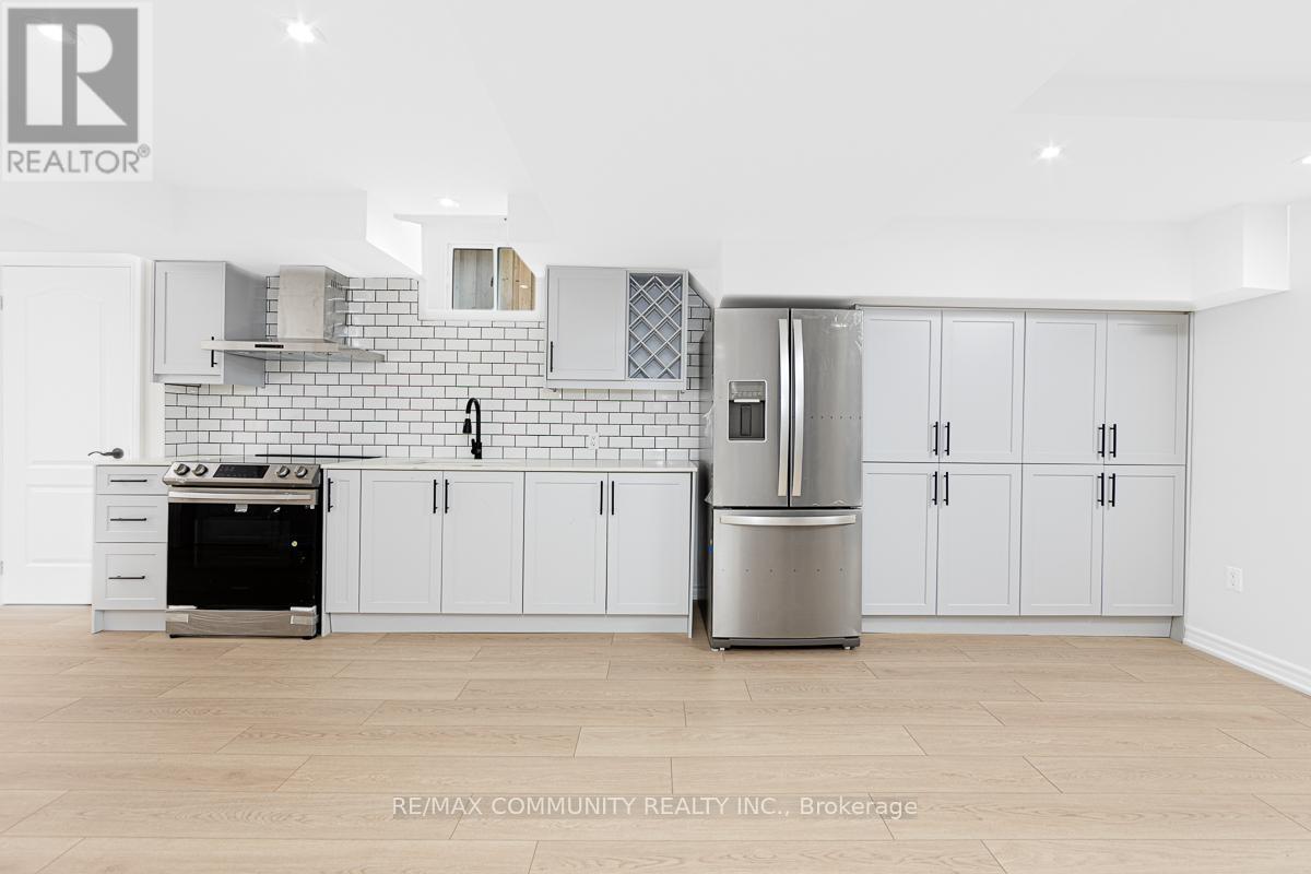 99 Cornwall Drive, Markham, ON - Indoor Photo Showing Kitchen