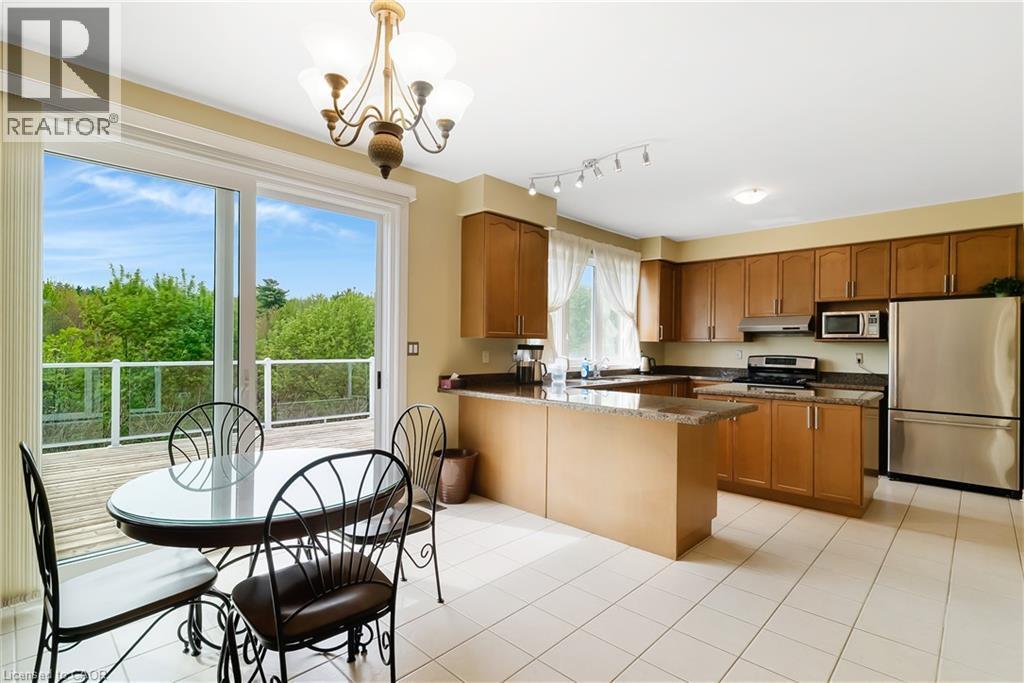 27 Glazebrook Crescent, Cambridge, ON - Indoor Photo Showing Kitchen With Stainless Steel Kitchen