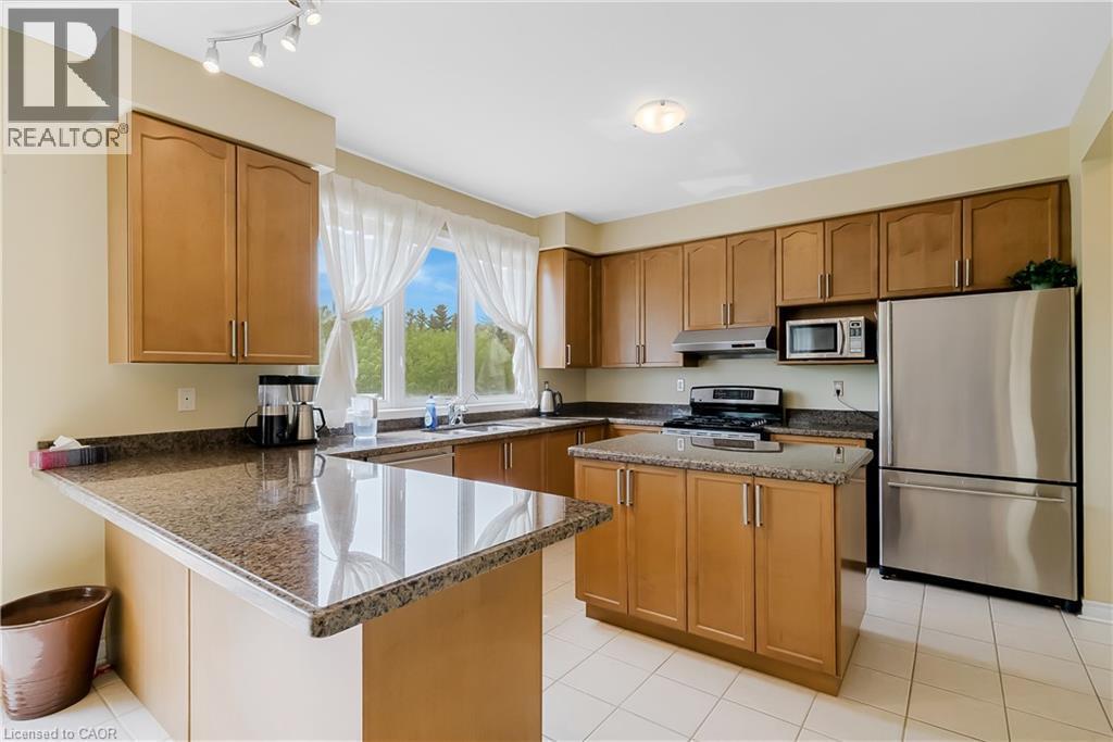 27 Glazebrook Crescent, Cambridge, ON - Indoor Photo Showing Kitchen With Stainless Steel Kitchen