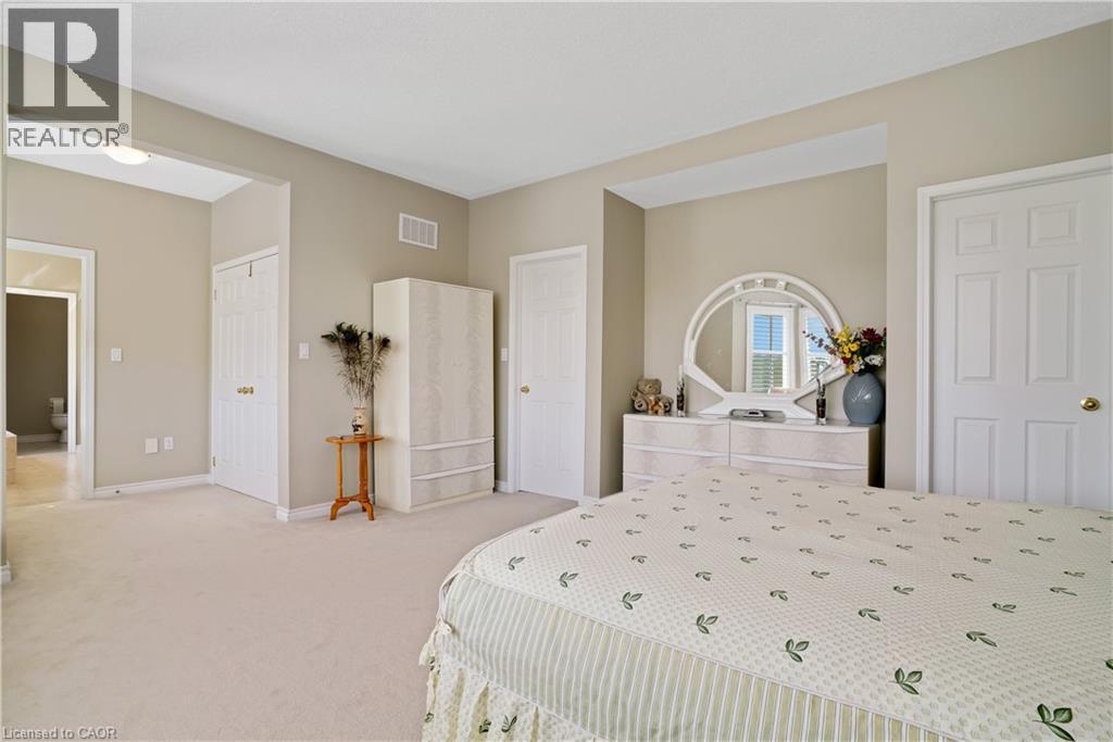 27 Glazebrook Crescent, Cambridge, ON - Indoor Photo Showing Bedroom