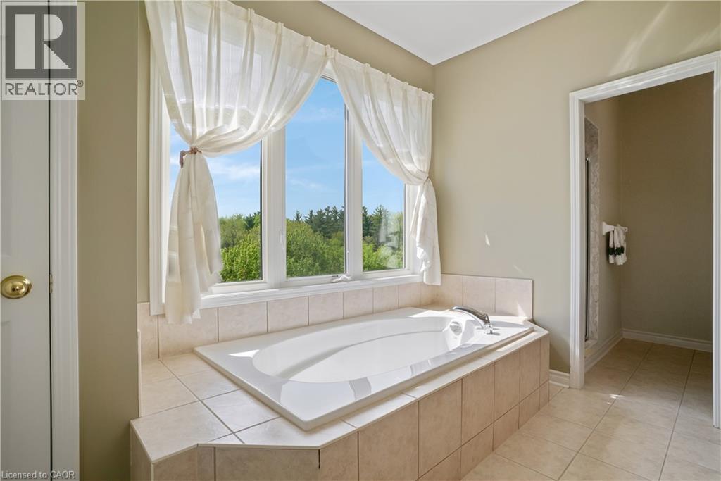 27 Glazebrook Crescent, Cambridge, ON - Indoor Photo Showing Bathroom