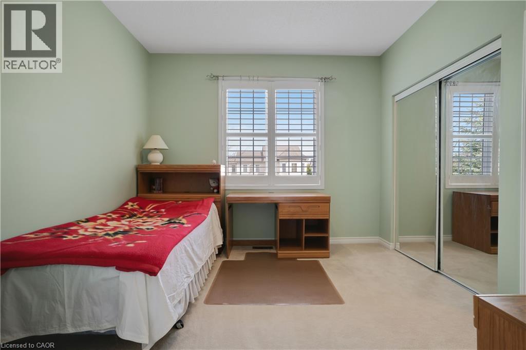 27 Glazebrook Crescent, Cambridge, ON - Indoor Photo Showing Bedroom