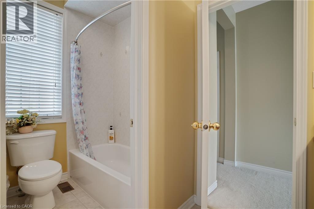 27 Glazebrook Crescent, Cambridge, ON - Indoor Photo Showing Bathroom