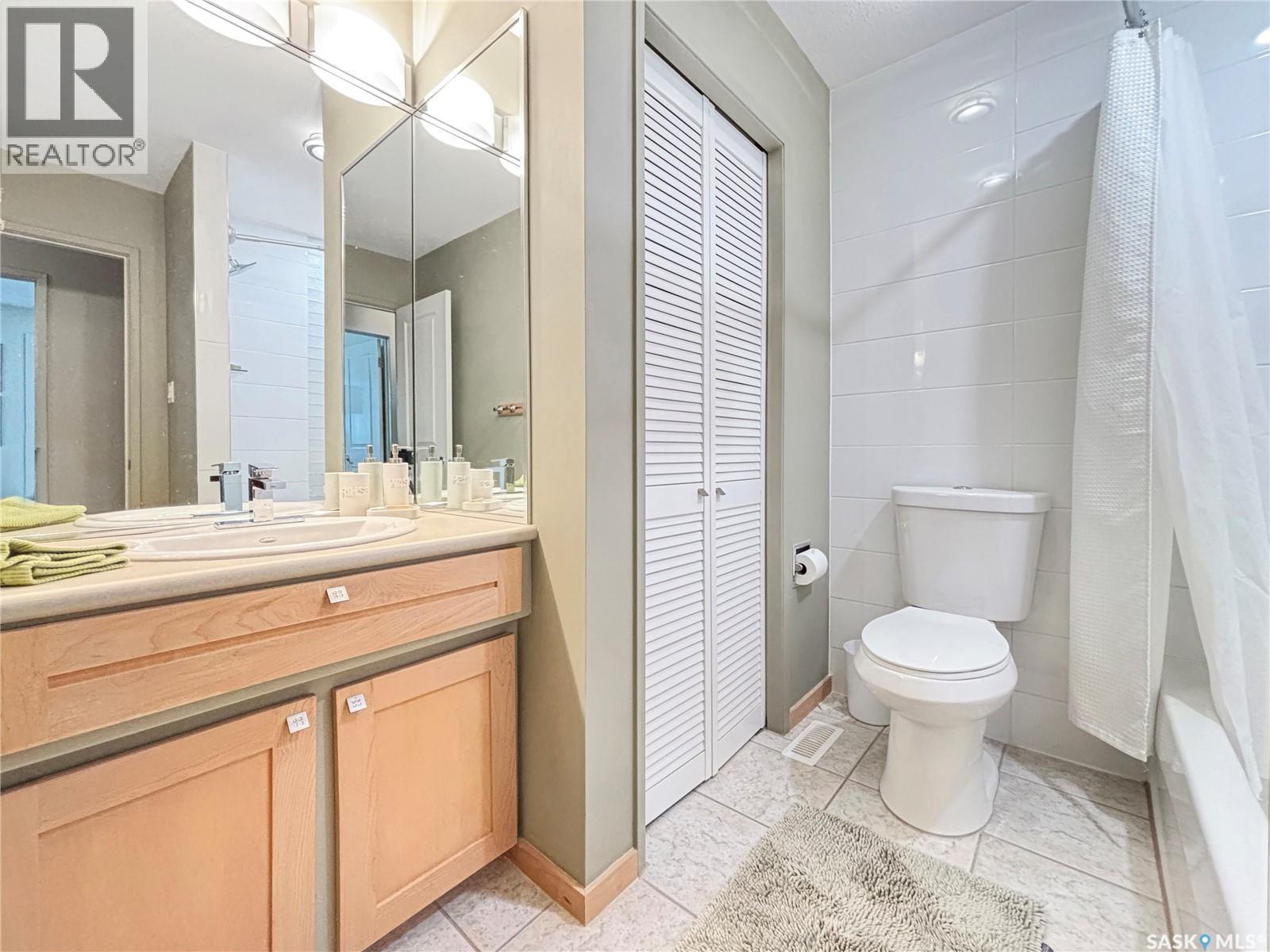 355 Ball Crescent, Saskatoon, SK - Indoor Photo Showing Bathroom