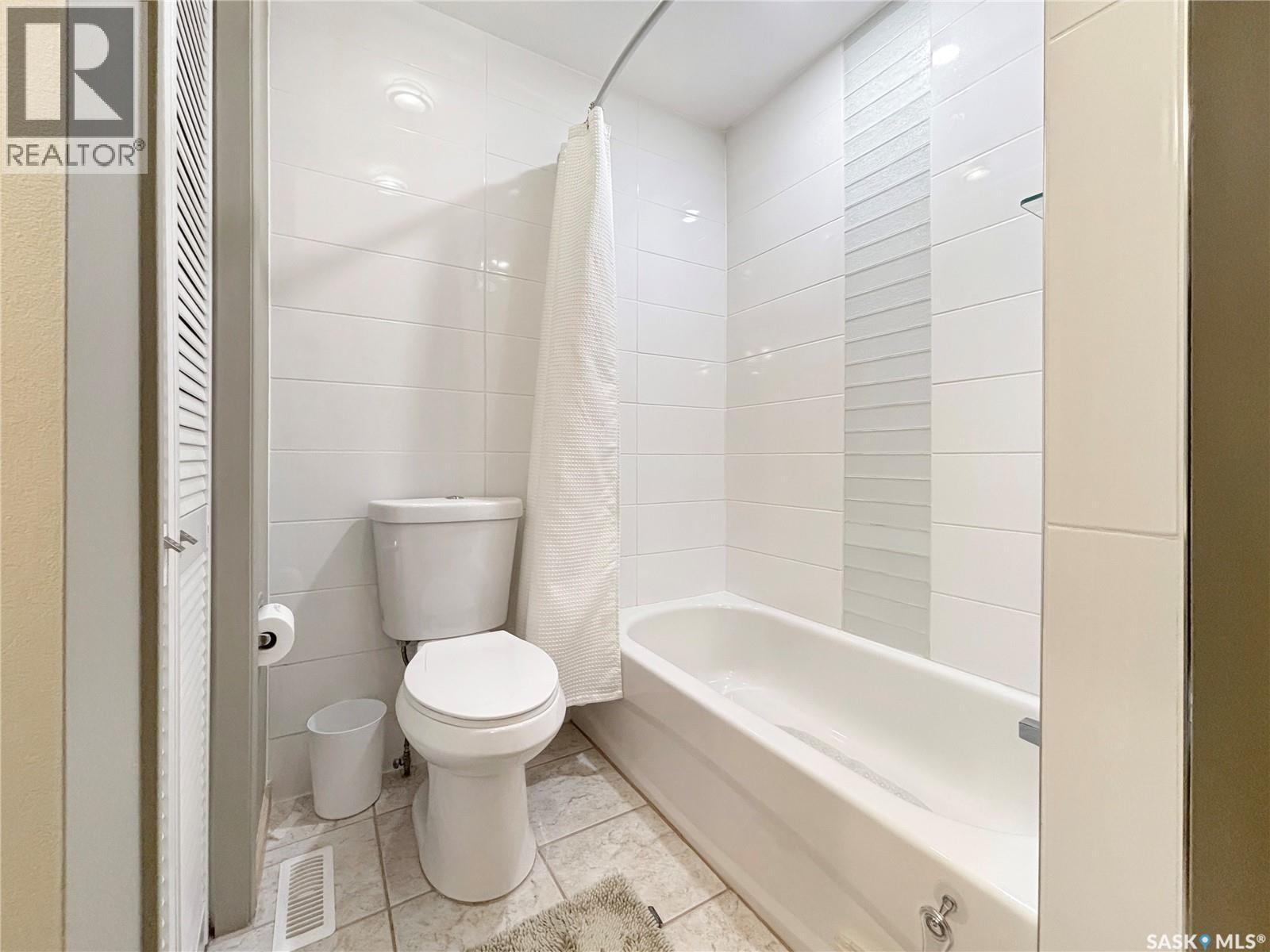 355 Ball Crescent, Saskatoon, SK - Indoor Photo Showing Bathroom