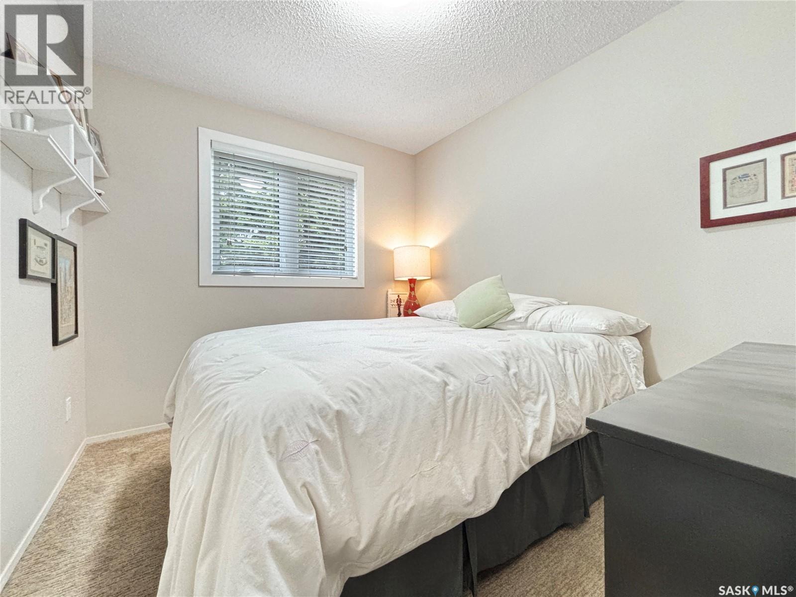 355 Ball Crescent, Saskatoon, SK - Indoor Photo Showing Bedroom