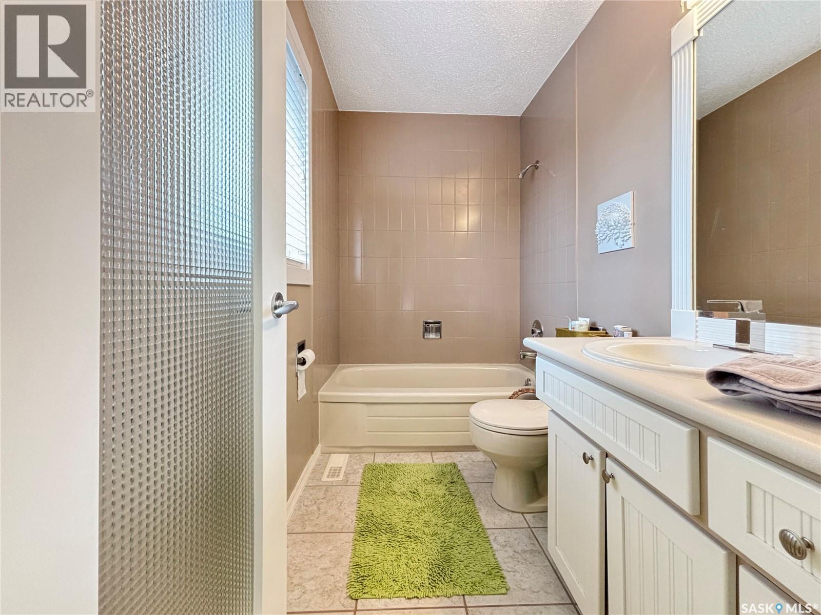 355 Ball Crescent, Saskatoon, SK - Indoor Photo Showing Bathroom