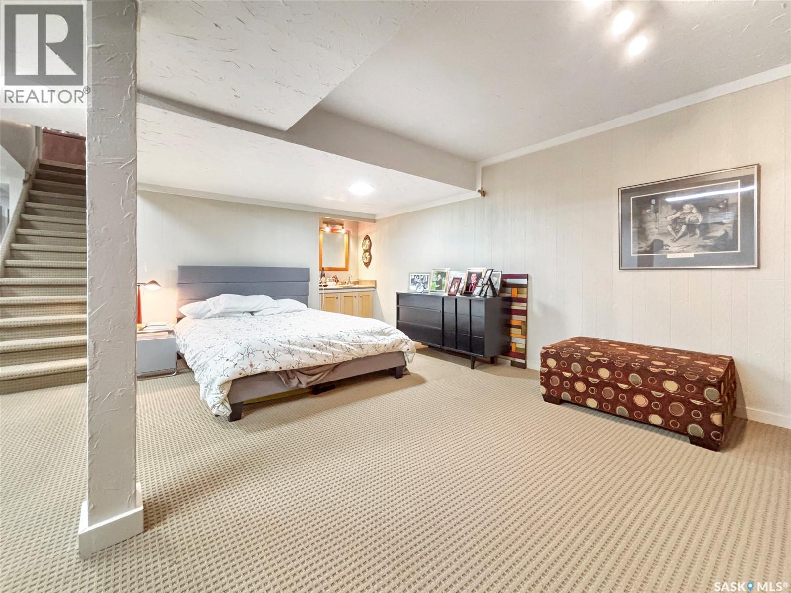 355 Ball Crescent, Saskatoon, SK - Indoor Photo Showing Bedroom