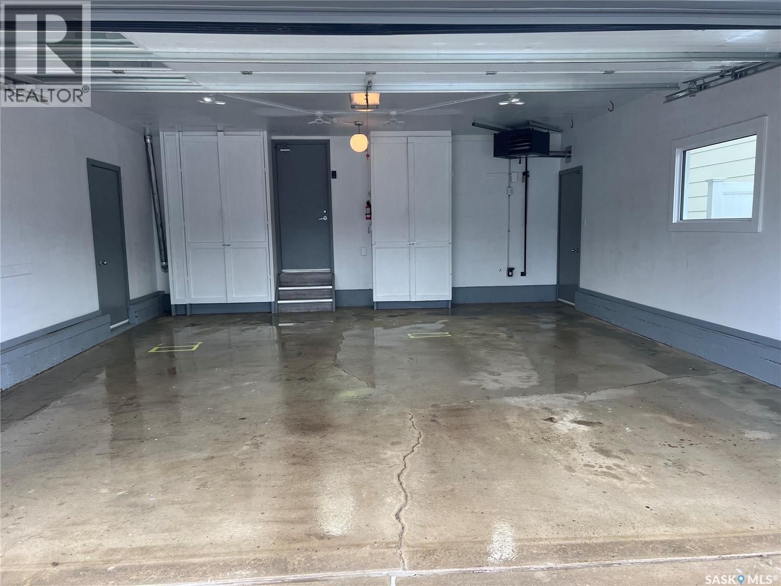 355 Ball Crescent, Saskatoon, SK - Indoor Photo Showing Garage