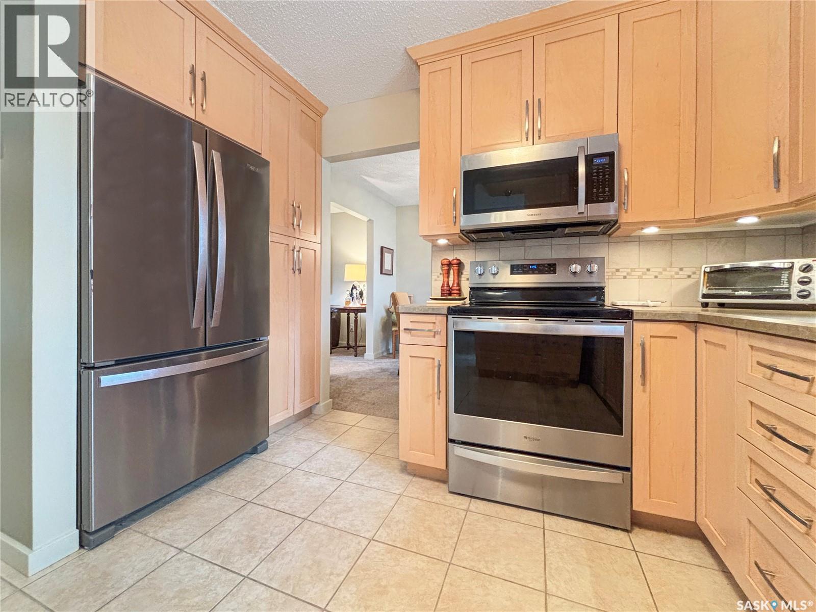 355 Ball Crescent, Saskatoon, SK - Indoor Photo Showing Kitchen