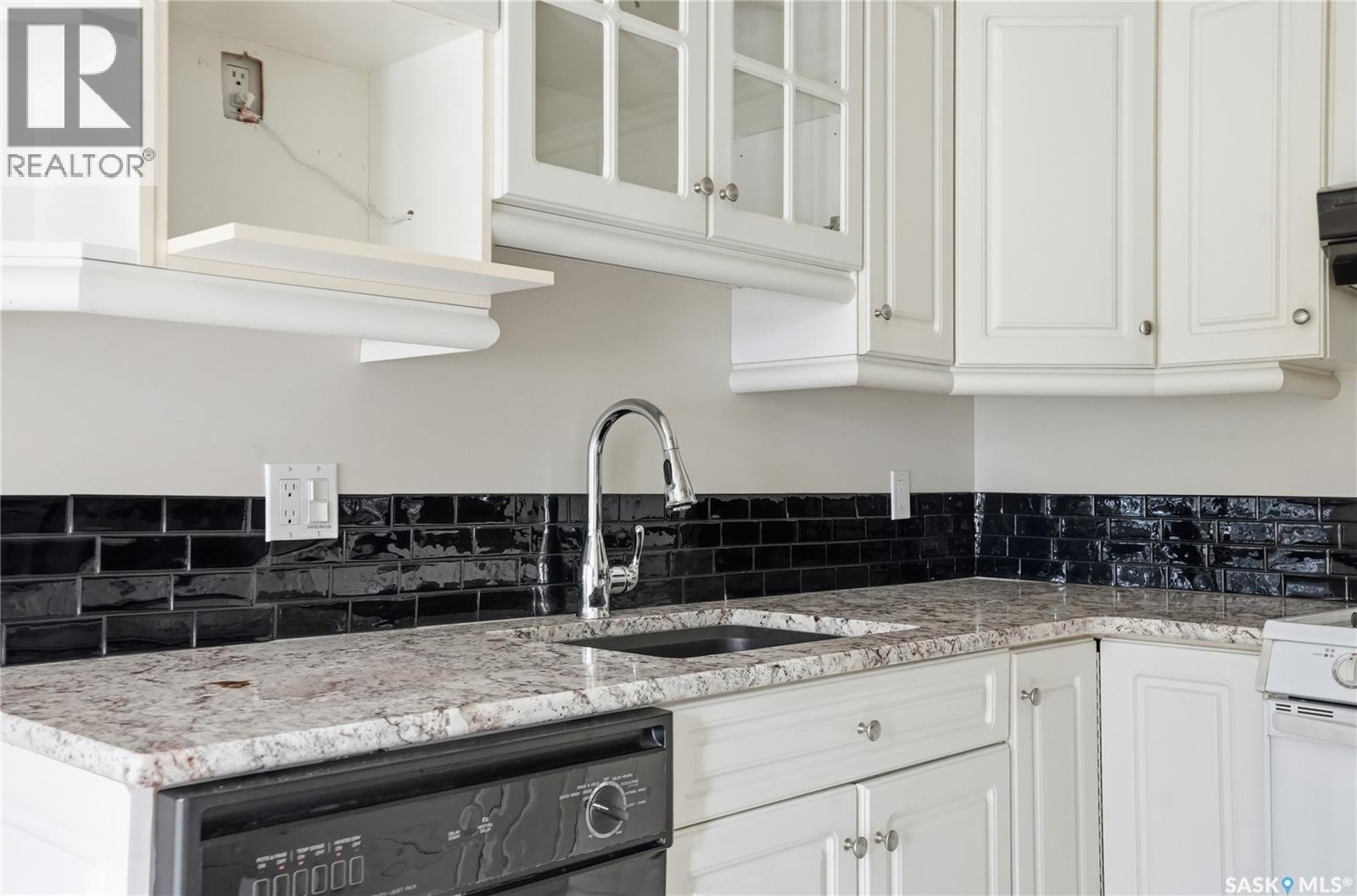 20 455 Pinehouse Drive, Saskatoon, SK - Indoor Photo Showing Kitchen With Upgraded Kitchen