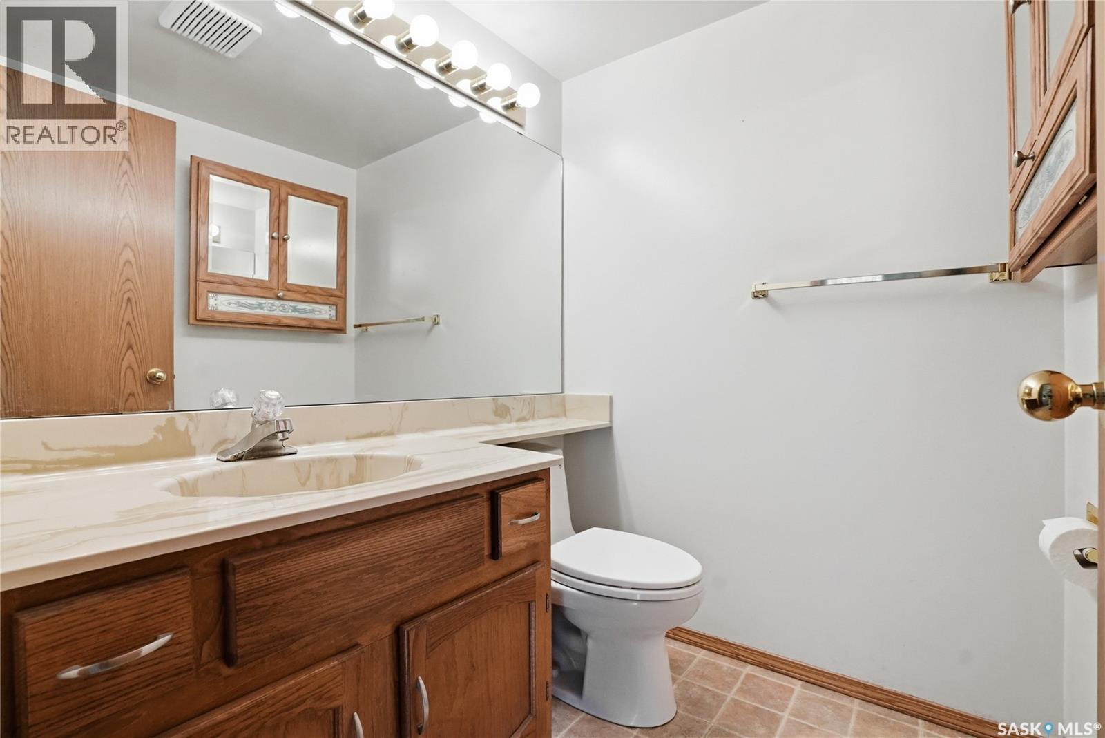 20 455 Pinehouse Drive, Saskatoon, SK - Indoor Photo Showing Bathroom