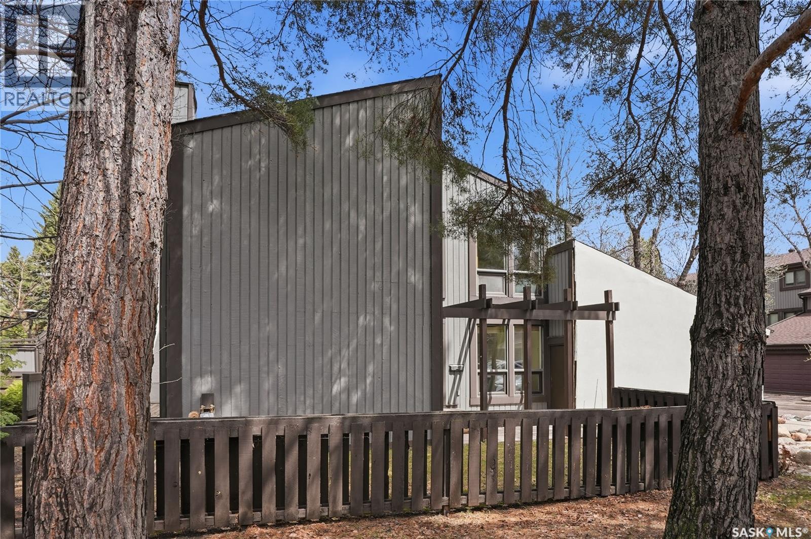20 455 Pinehouse Drive, Saskatoon, SK - Outdoor