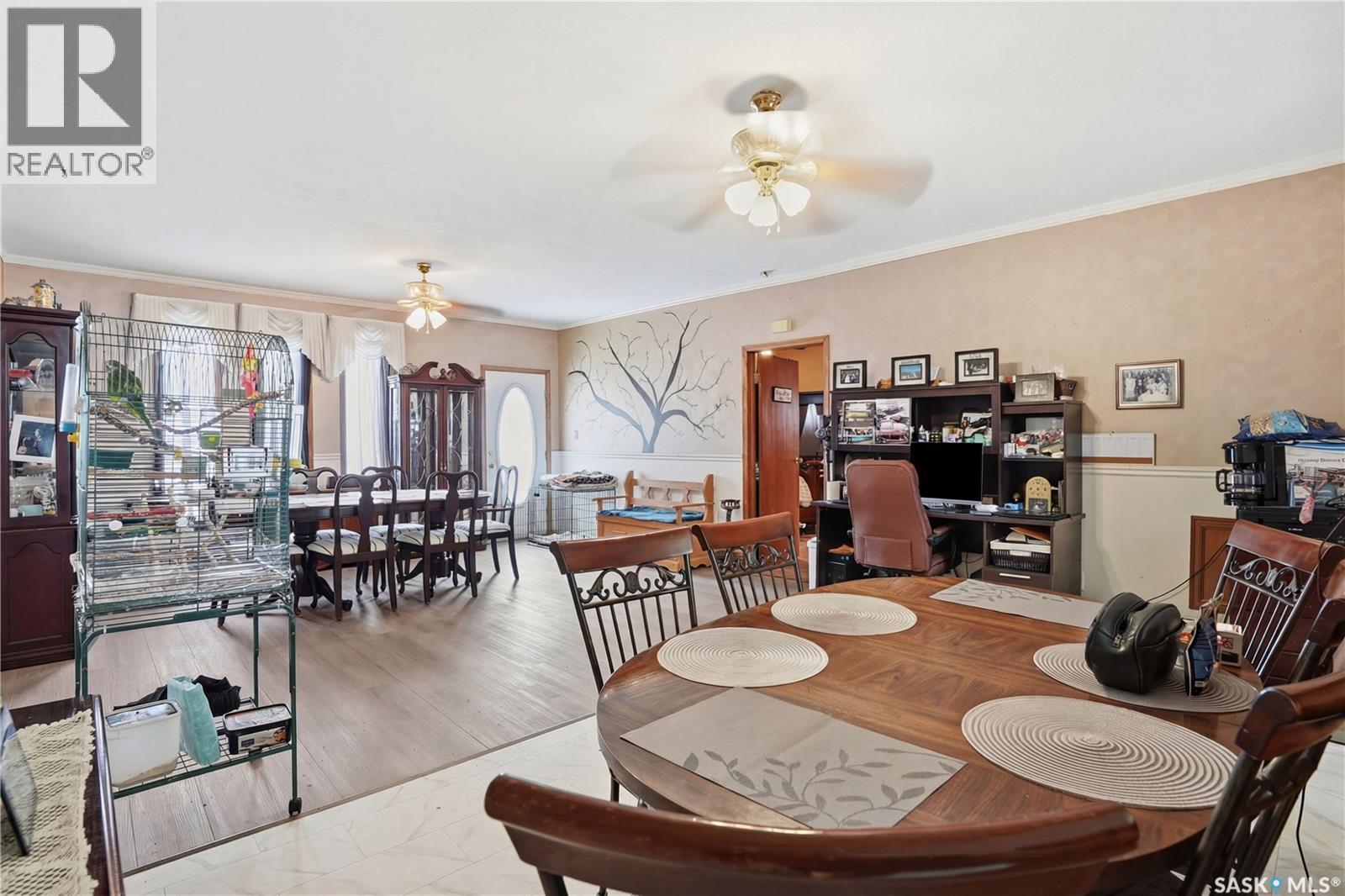 210 Railway Avenue, Mortlach, SK - Indoor