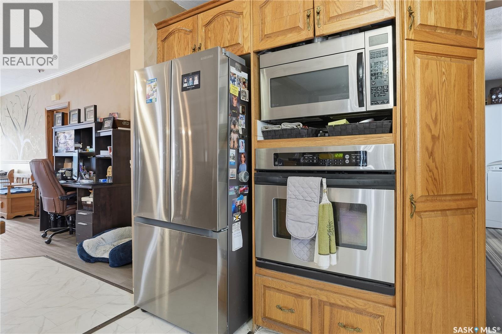 210 Railway Avenue, Mortlach, SK - Indoor Photo Showing Kitchen With Stainless Steel Kitchen