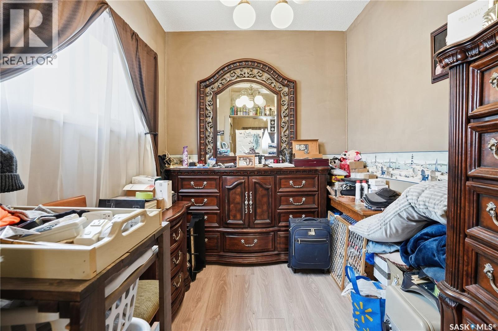 210 Railway Avenue, Mortlach, SK - Indoor