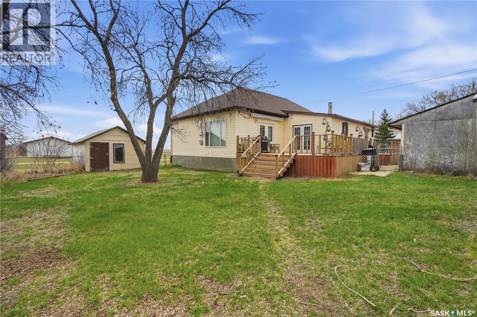 210 Railway Avenue, Mortlach, SK - Outdoor