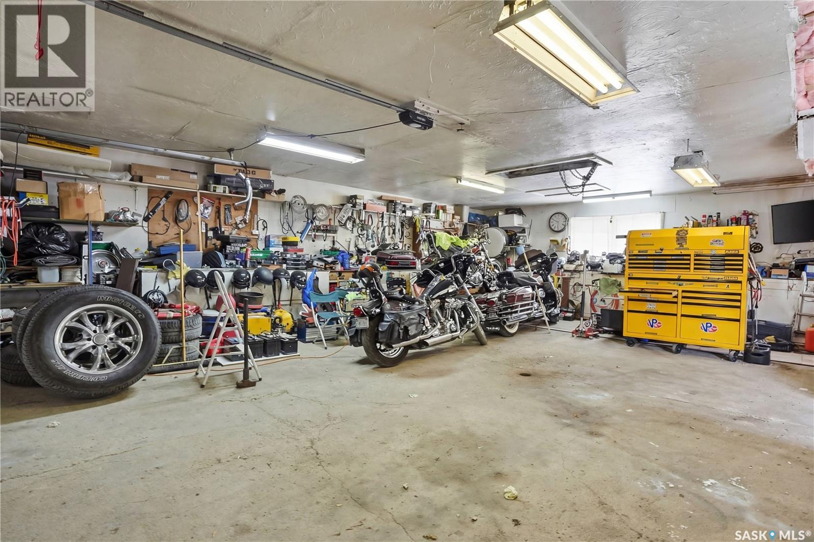 210 Railway Avenue, Mortlach, SK - Indoor Photo Showing Garage