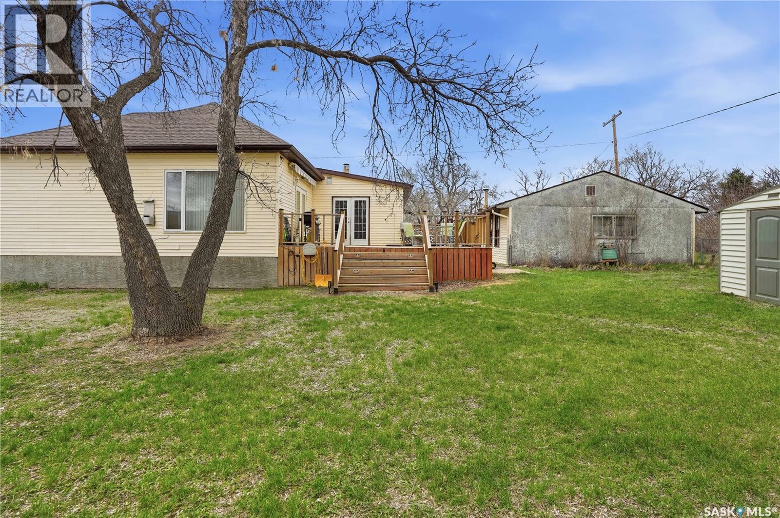 210 Railway Avenue, Mortlach, SK - Outdoor