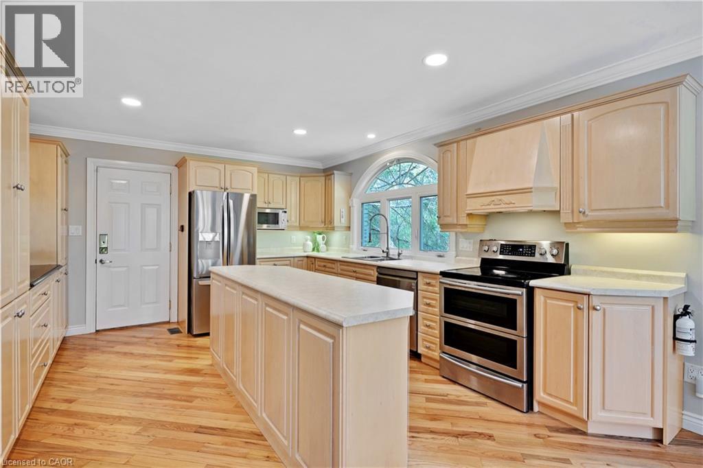 1279 Maple Manor Road, Cambridge, ON - Indoor Photo Showing Kitchen