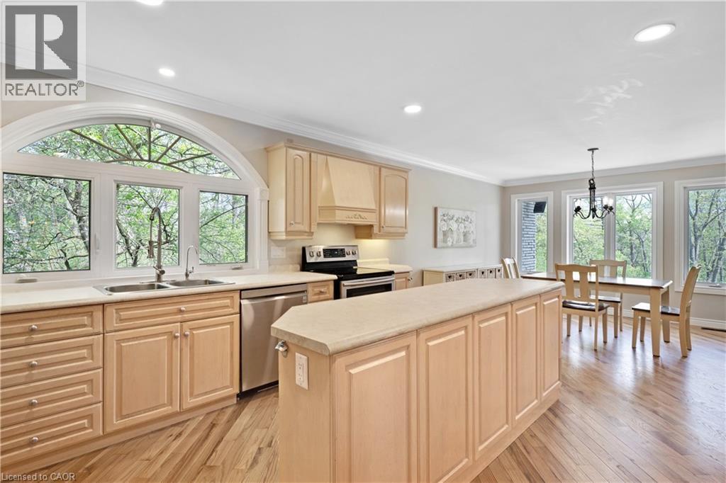 1279 Maple Manor Road, Cambridge, ON - Indoor Photo Showing Kitchen With Double Sink