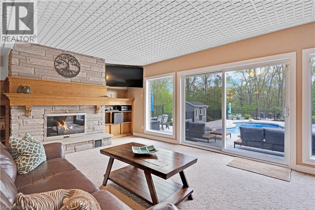 1279 Maple Manor Road, Cambridge, ON - Indoor Photo Showing Living Room With Fireplace
