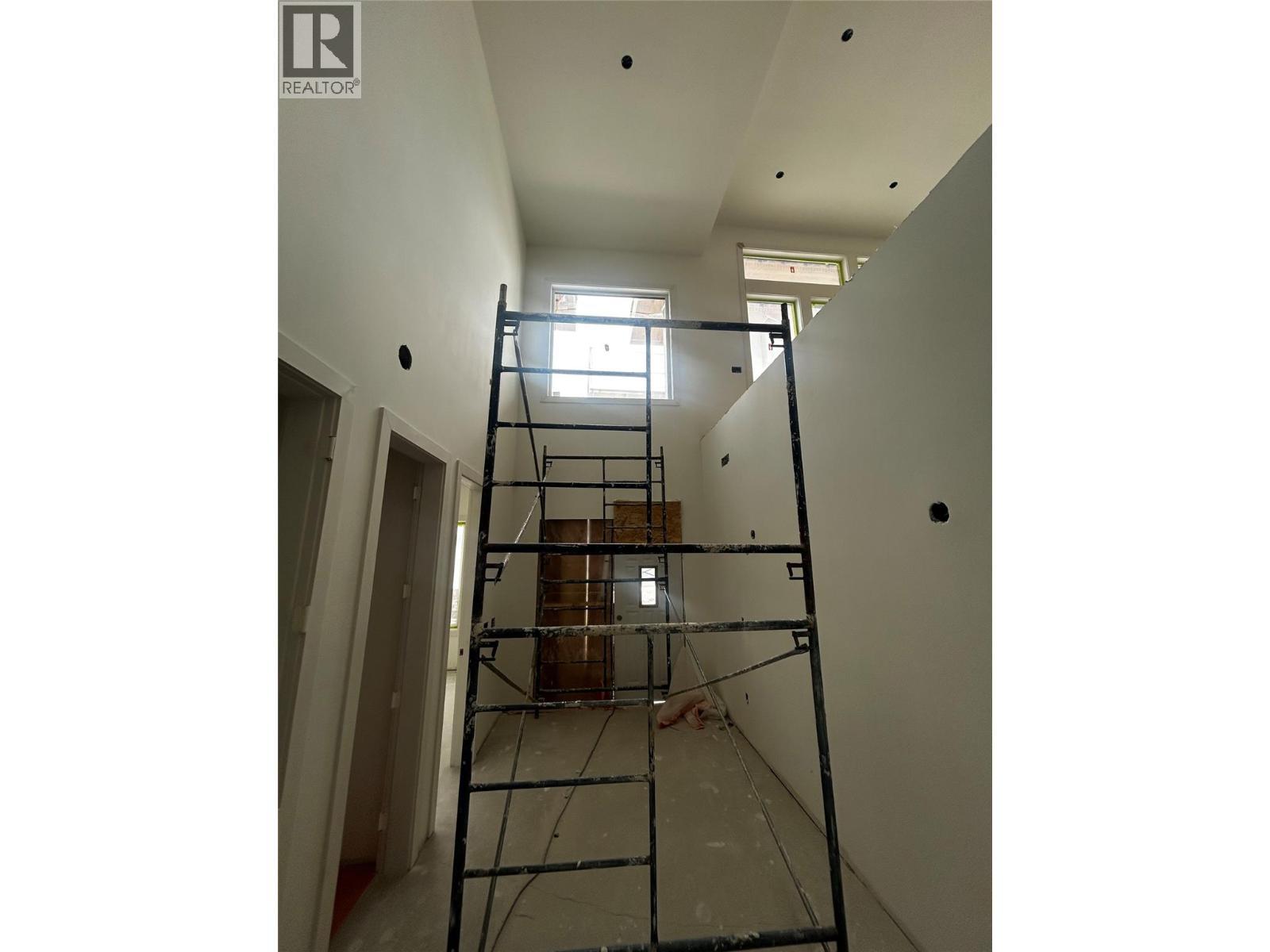 237 Turnberry Street, Kelowna, BC - Indoor Photo Showing Other Room