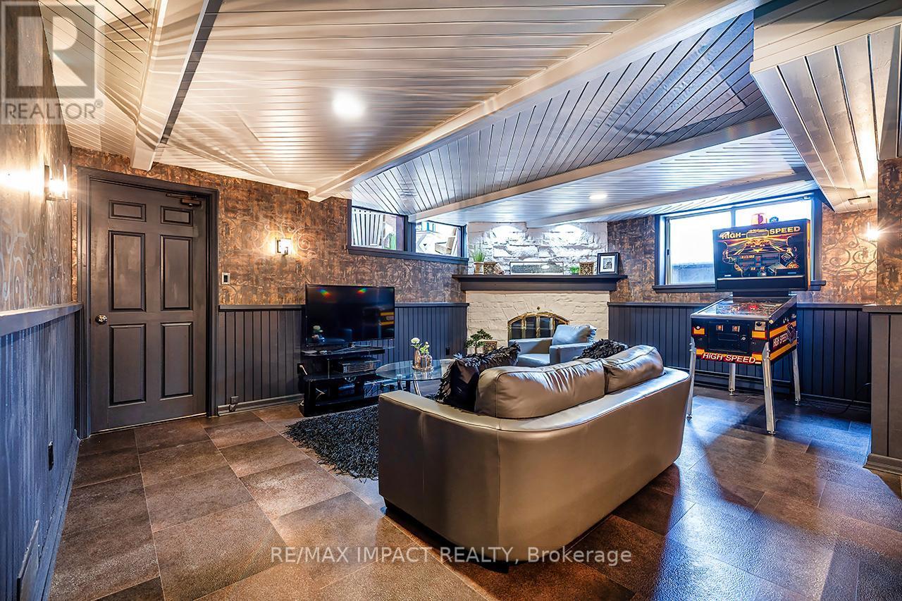 1410 Manitou Drive, Oshawa (Samac), ON - Indoor Photo Showing Other Room