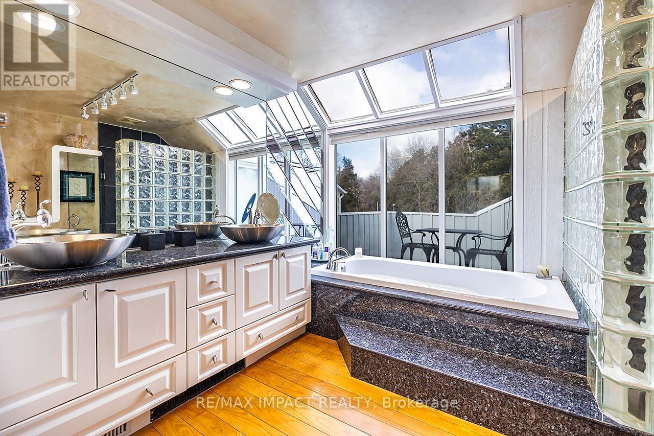1410 Manitou Drive, Oshawa (Samac), ON - Indoor Photo Showing Other Room