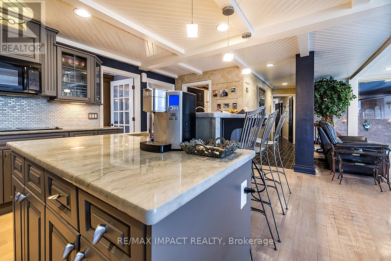 1410 Manitou Drive, Oshawa (Samac), ON - Indoor Photo Showing Kitchen