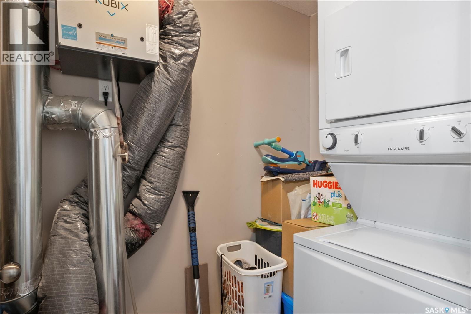 82 5622 Gordon Road, Regina, SK - Indoor Photo Showing Laundry Room