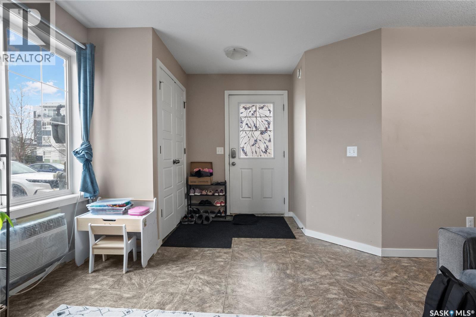 82 5622 Gordon Road, Regina, SK - Indoor