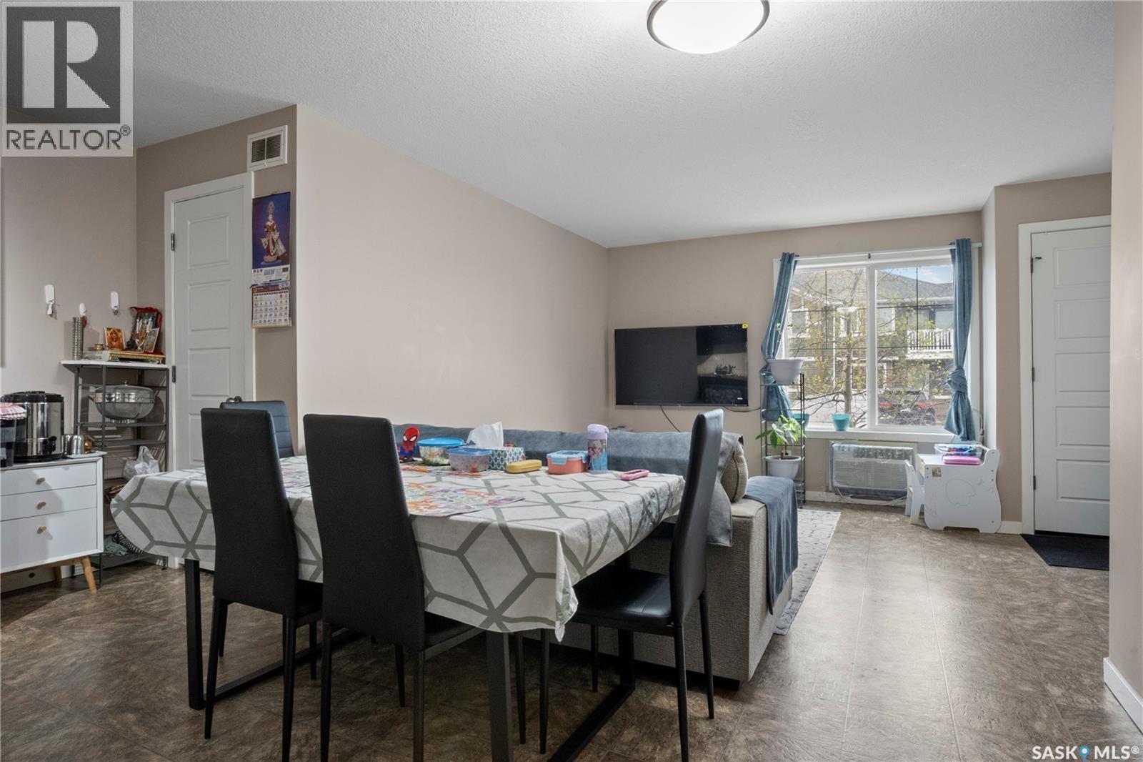 82 5622 Gordon Road, Regina, SK - Indoor Photo Showing Dining Room