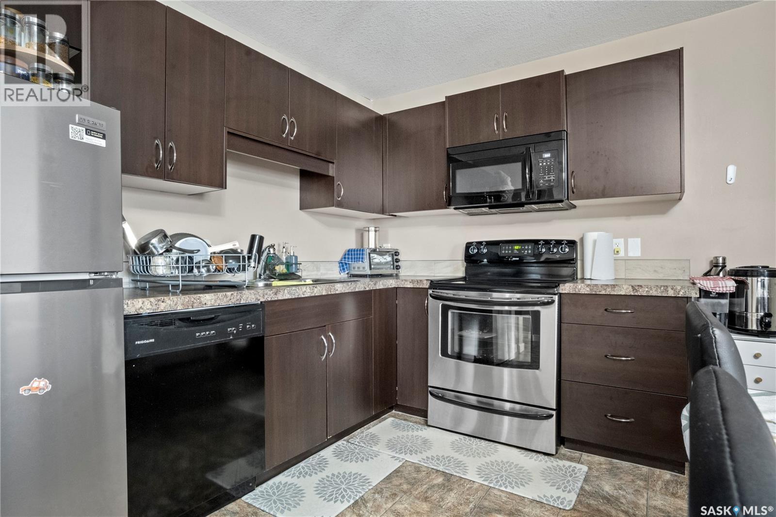 82 5622 Gordon Road, Regina, SK - Indoor Photo Showing Kitchen