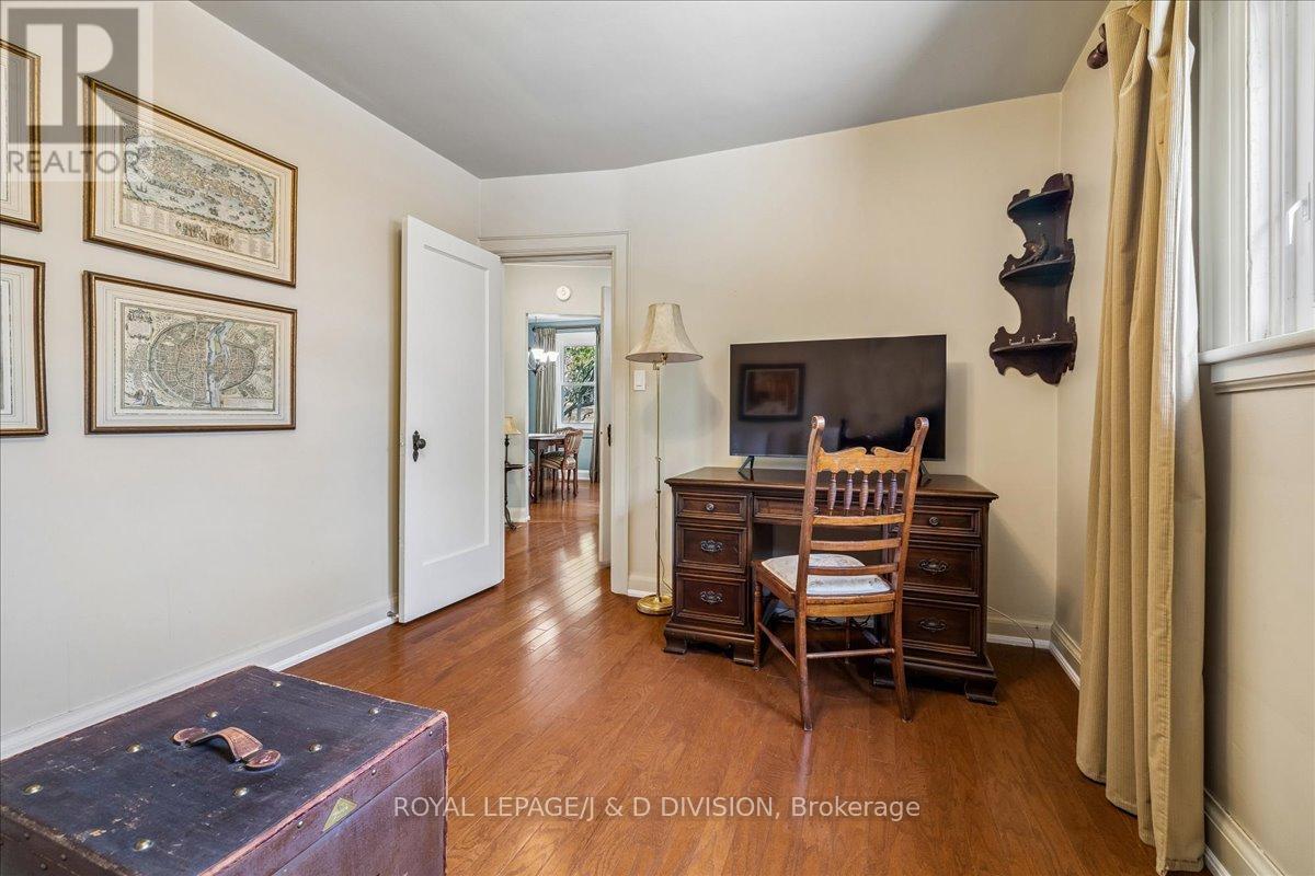 32 Miles Court, Hamilton, ON - Indoor