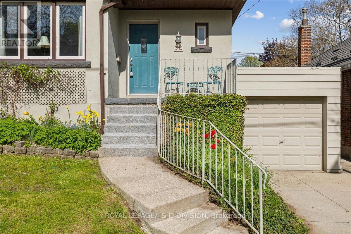 32 Miles Court, Hamilton, ON - Outdoor With Exterior