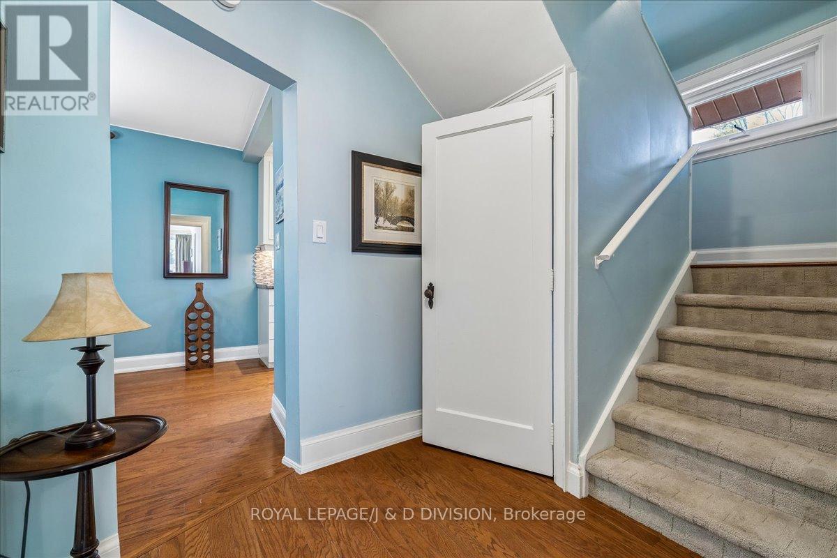 32 Miles Court, Hamilton, ON - Indoor Photo Showing Other Room