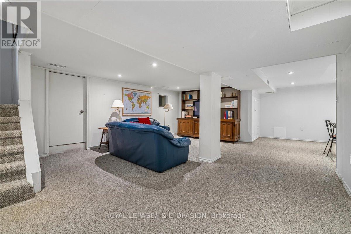 32 Miles Court, Hamilton, ON - Indoor