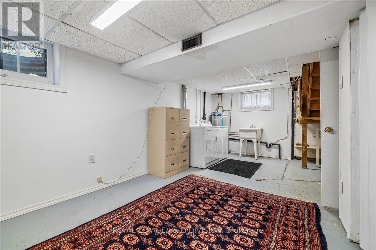 32 Miles Court, Hamilton, ON - Indoor