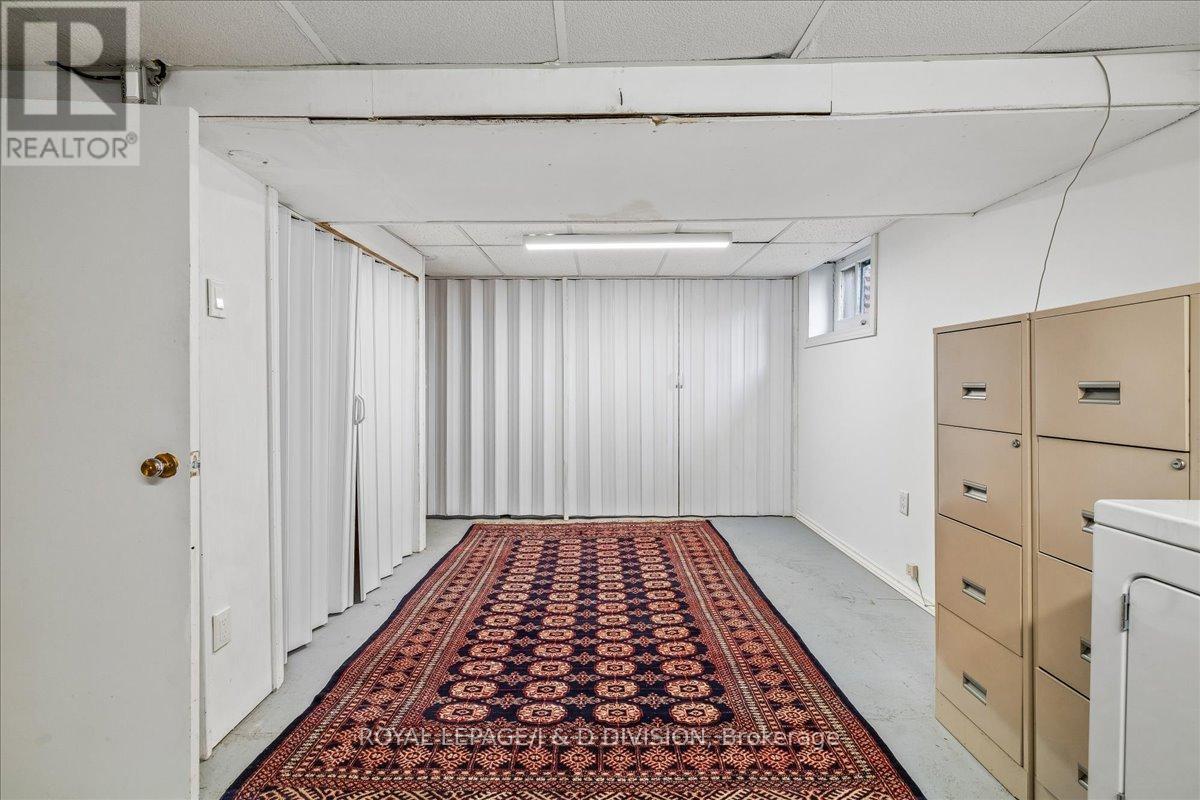 32 Miles Court, Hamilton, ON - Indoor