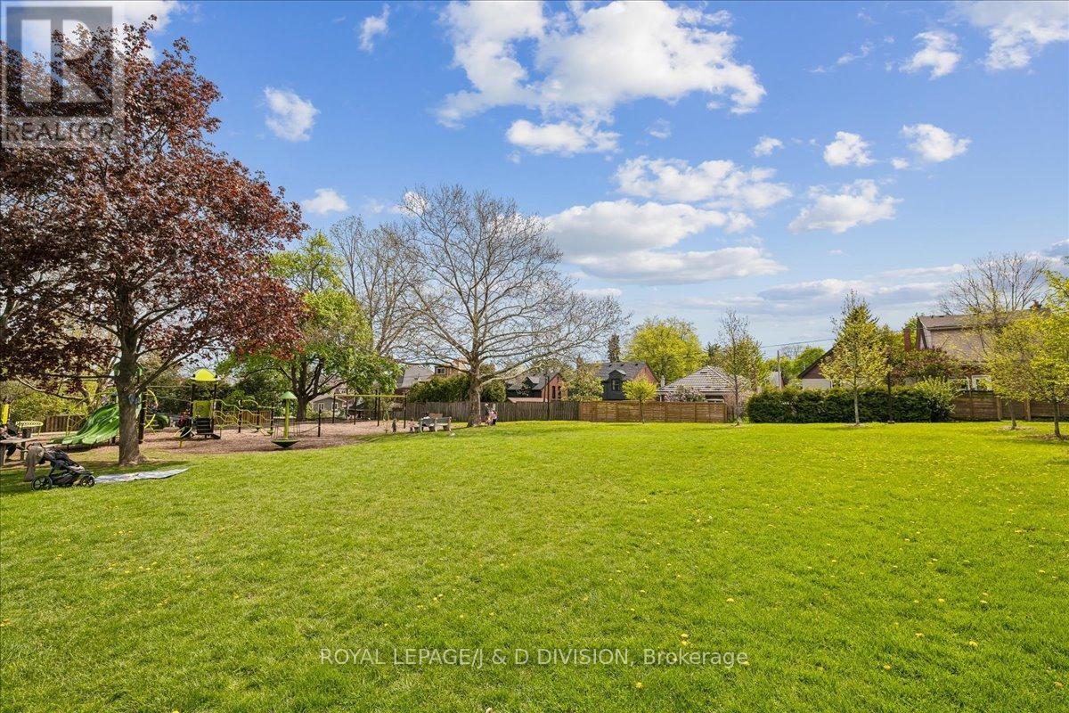 32 Miles Court, Hamilton, ON - Outdoor With View
