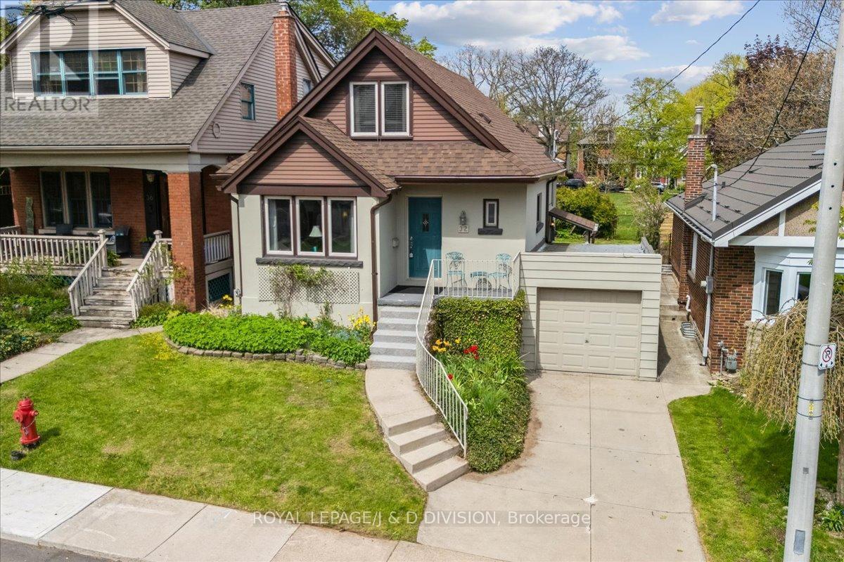 32 Miles Court, Hamilton, ON - Outdoor With Facade